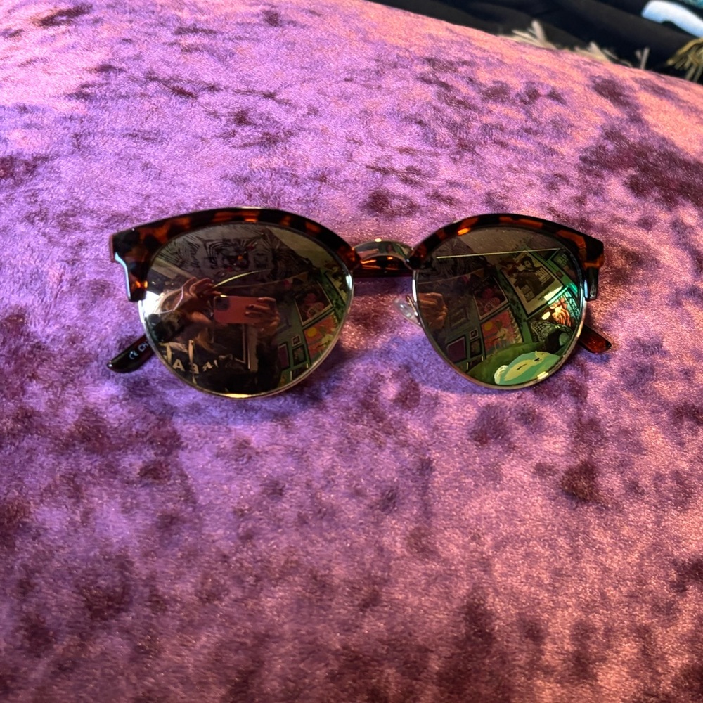 Cat eye tortoise frame Sunglasses